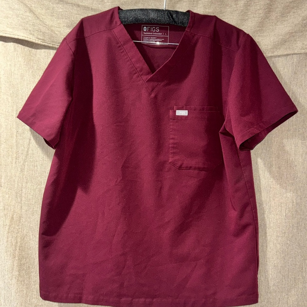 Figs Men’s Size L V-Neck Top in Burgundy